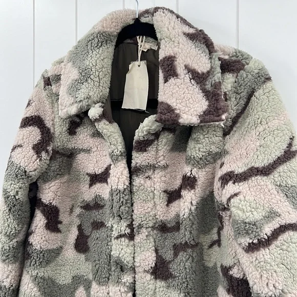 🆕Hem & Thread Camo Sherpa Fleece Green Brown Rose Beige Quilted Lining Last One - Picture 2 of 15